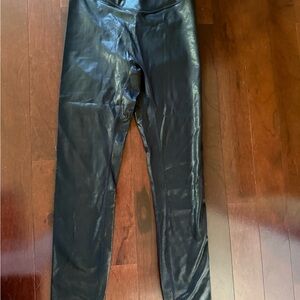 BuffBunny Shiny Black Leggings